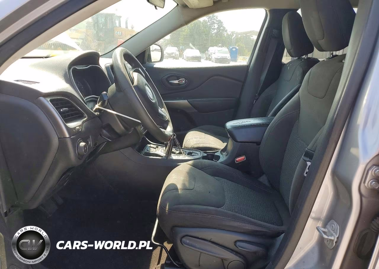 2019 Jeep Cherokee Latitude VIN:1C4PJLCB0KD144587 - 7