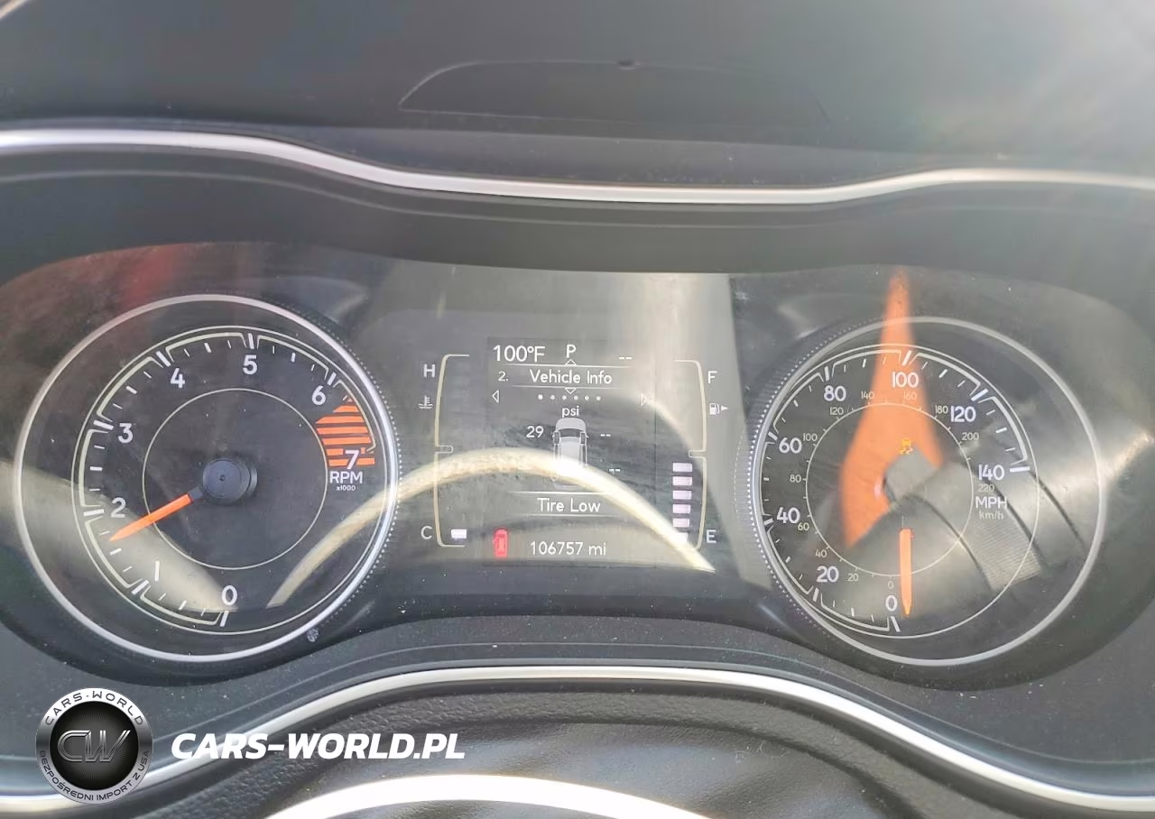 2019 Jeep Cherokee Latitude VIN:1C4PJLCB0KD144587 - 9