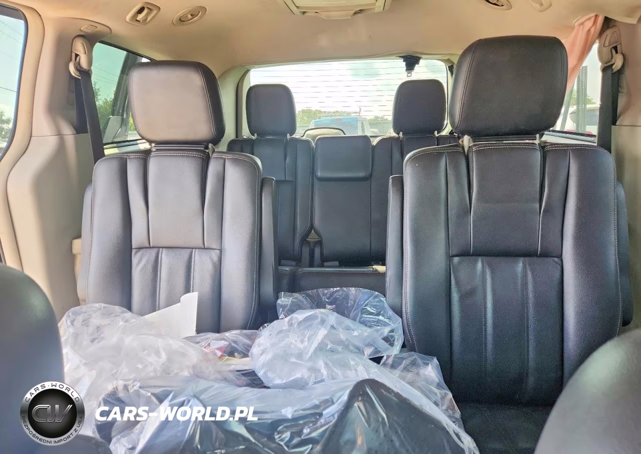 2014 Chrysler Town & Country Touring VIN:2C4RC1BG4ER143075 - 10