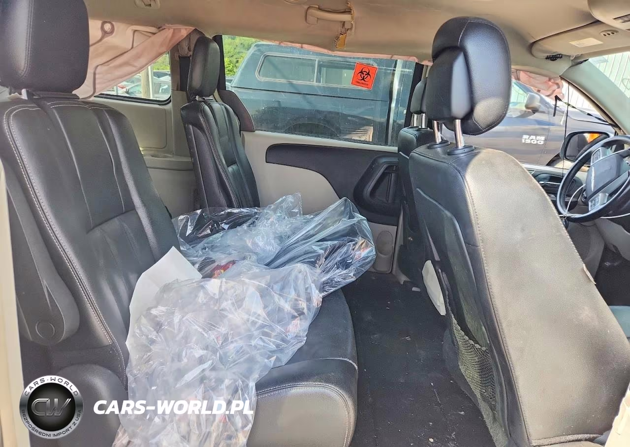 2014 Chrysler Town & Country Touring VIN:2C4RC1BG4ER143075 - 11