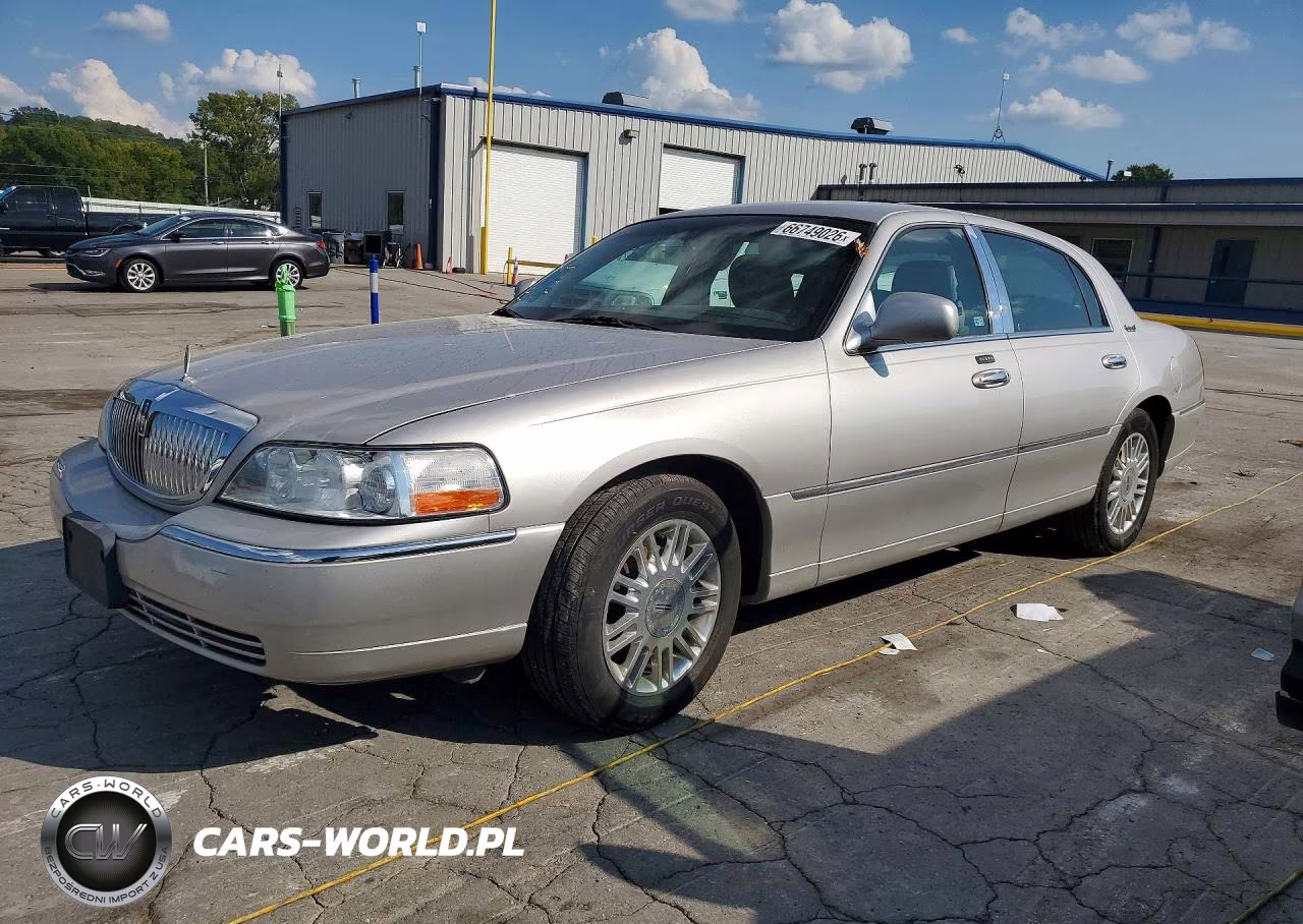 2011 Lincoln Town Car Signature Limited – zdjęcie 1 z 12