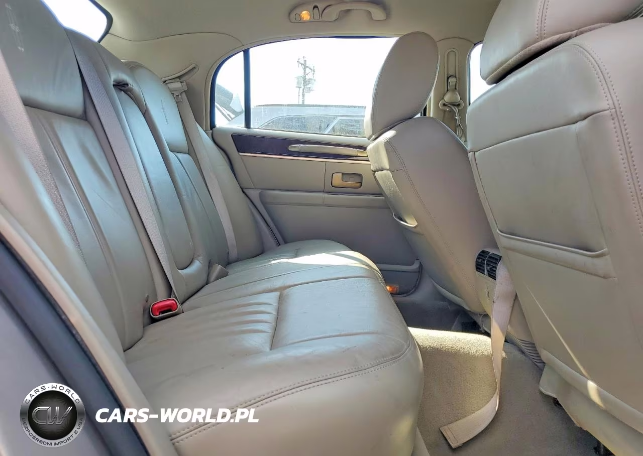 2011 Lincoln Town Car Signature Limited VIN:2LNBL8CV9BX759123 - 10