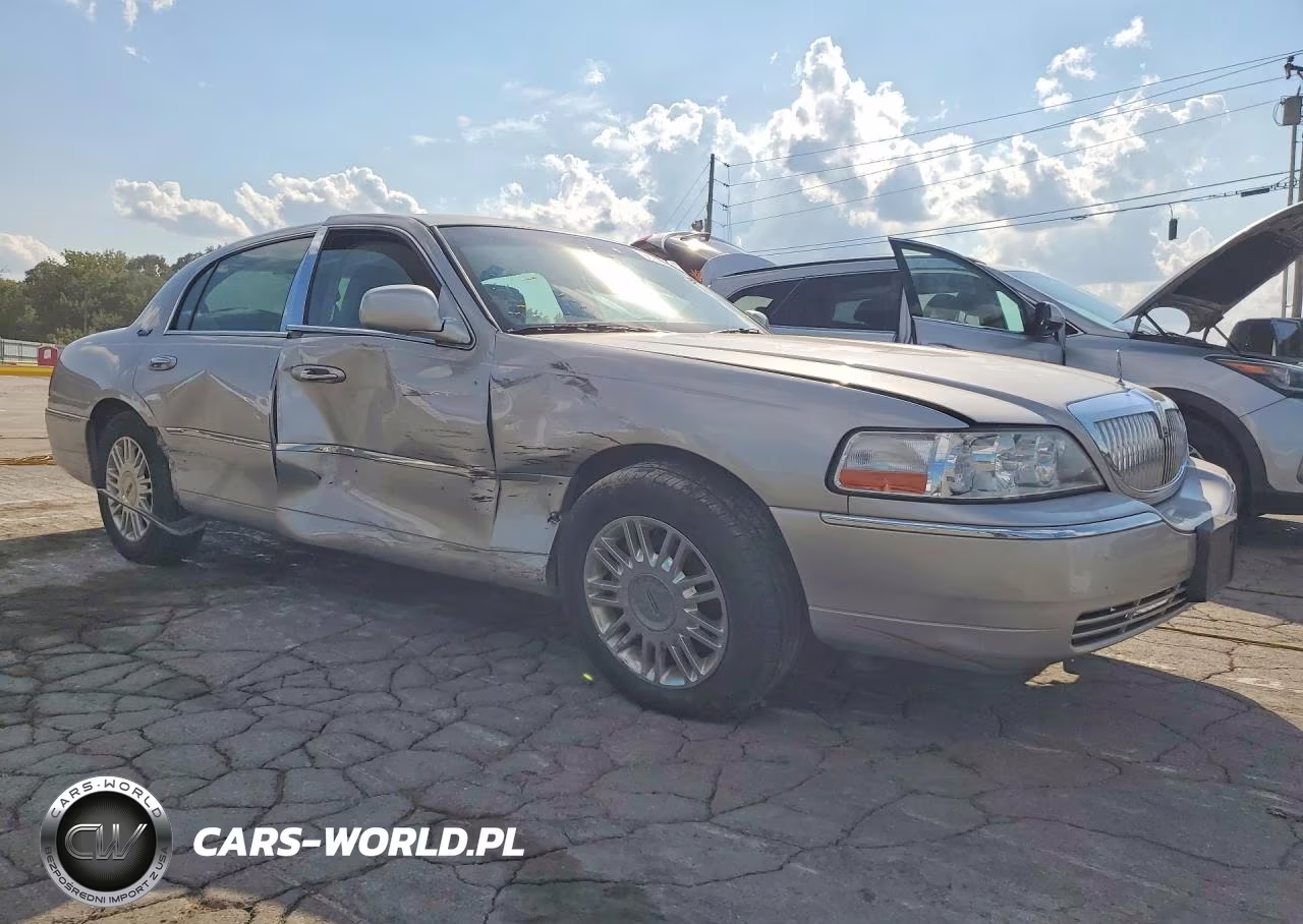 2011 Lincoln Town Car Signature Limited VIN:2LNBL8CV9BX759123 - 4