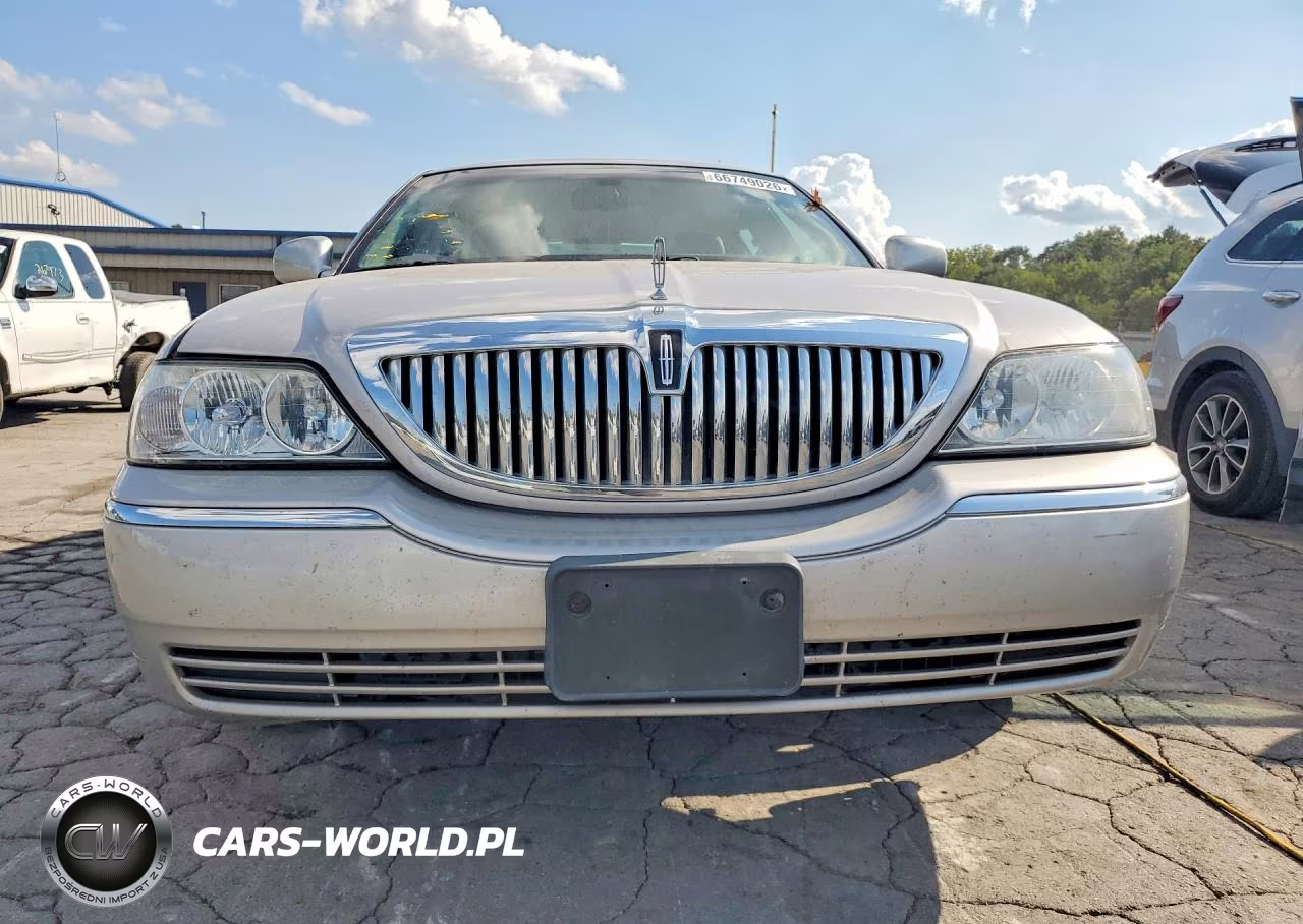 2011 Lincoln Town Car Signature Limited VIN:2LNBL8CV9BX759123 - 5