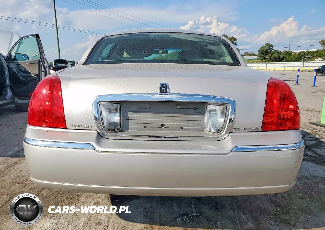 2011 Lincoln Town Car Signature Limited VIN:2LNBL8CV9BX759123 - 6