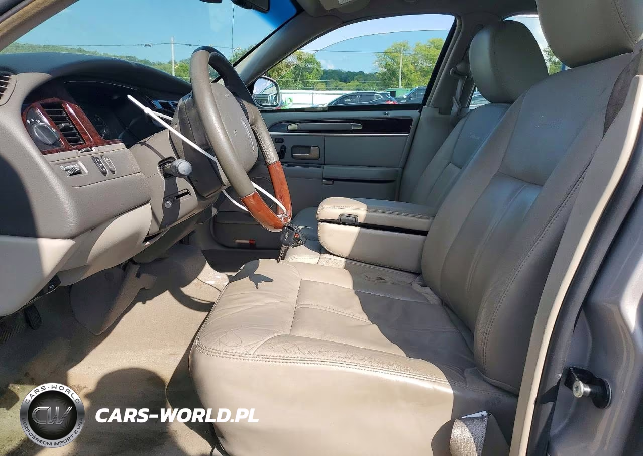 2011 Lincoln Town Car Signature Limited VIN:2LNBL8CV9BX759123 - 7