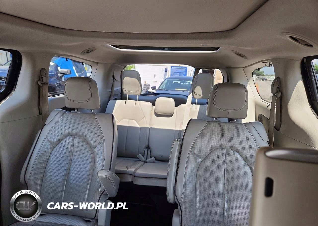 2019 Chrysler Pacifica Limited VIN:2C4RC1GG2KR574423 - 10