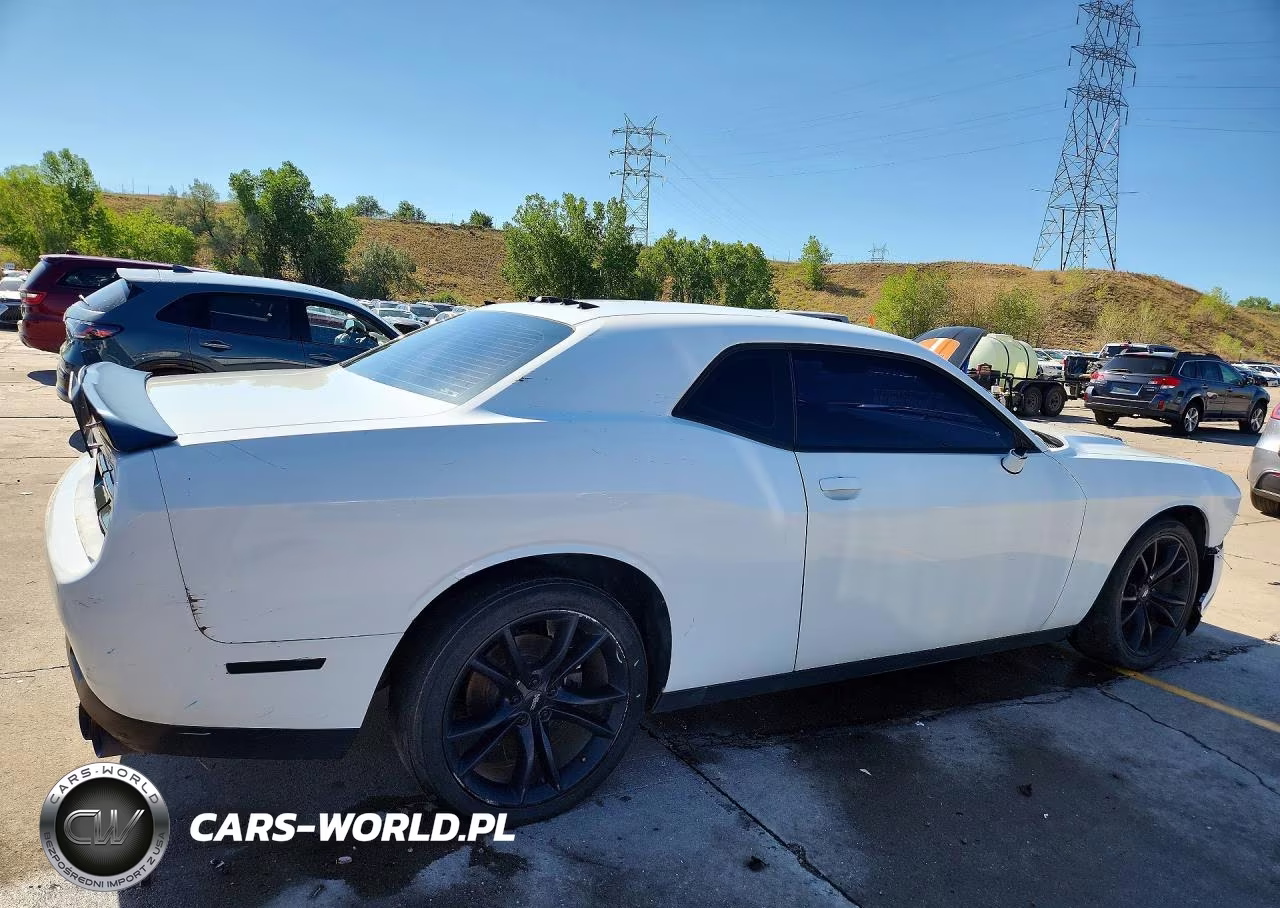 2018 Dodge Challenger Sxt VIN:2C3CDZAG5JH172267 - 3