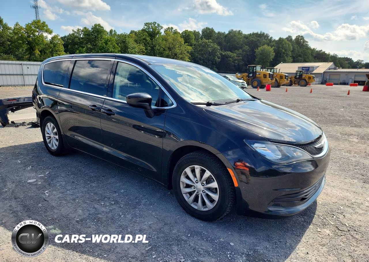 2017 Chrysler Pacifica Touring VIN:2C4RC1DG8HR713211 - 4