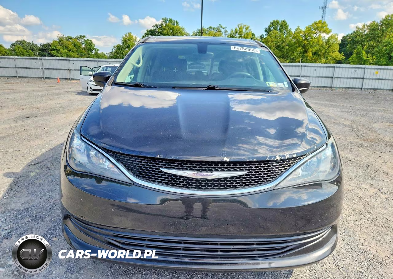 2017 Chrysler Pacifica Touring VIN:2C4RC1DG8HR713211 - 5