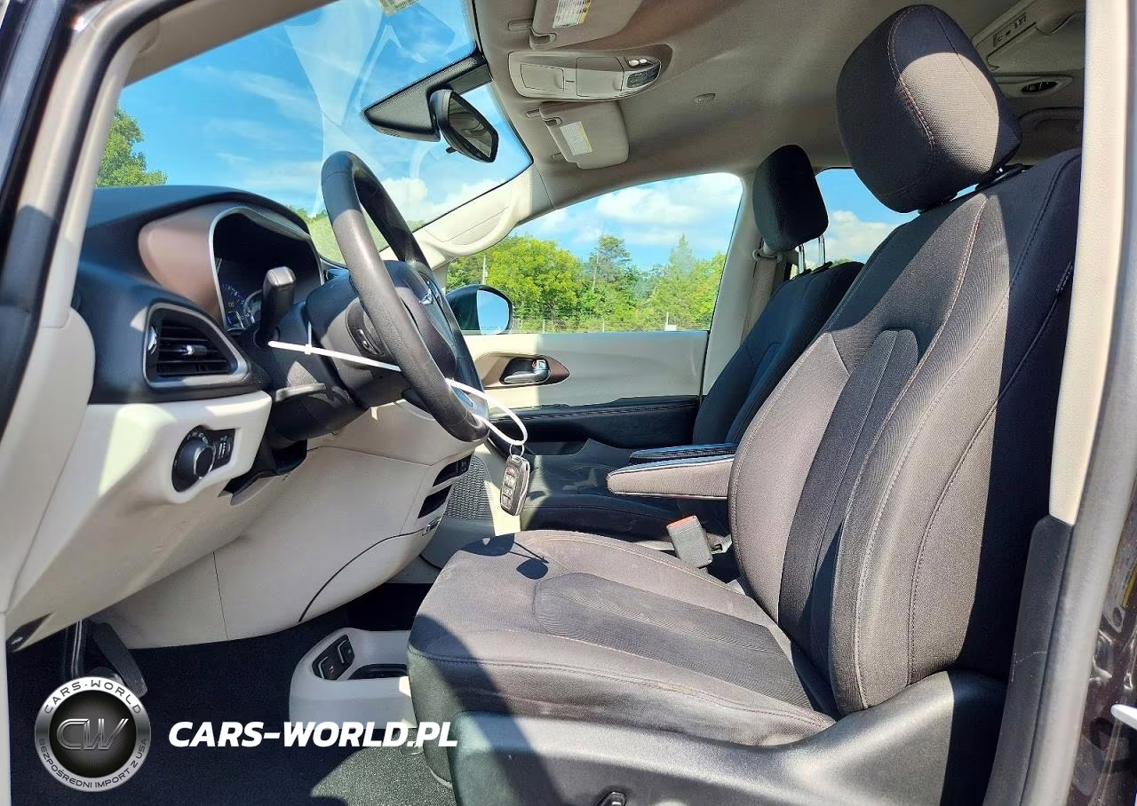 2017 Chrysler Pacifica Touring VIN:2C4RC1DG8HR713211 - 7