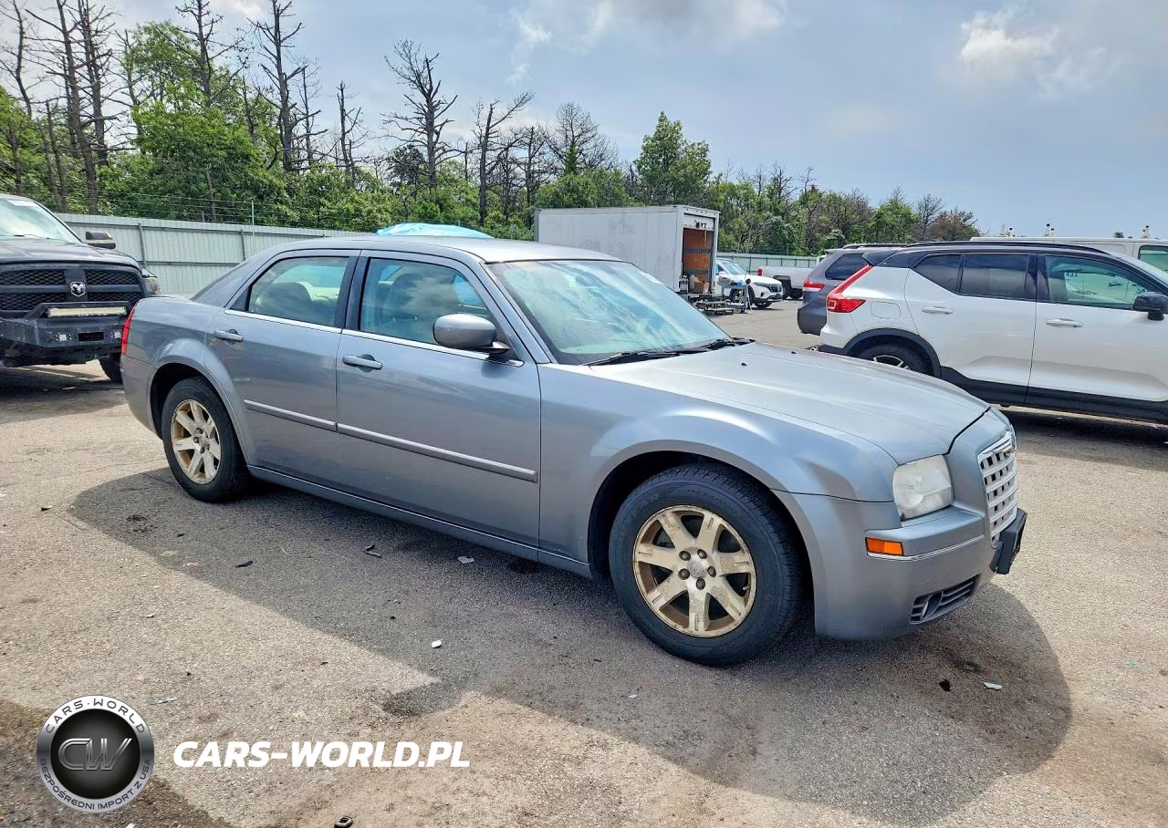 2007 Chrysler 300 Touring VIN:2C3KA53G27H897814 - 4