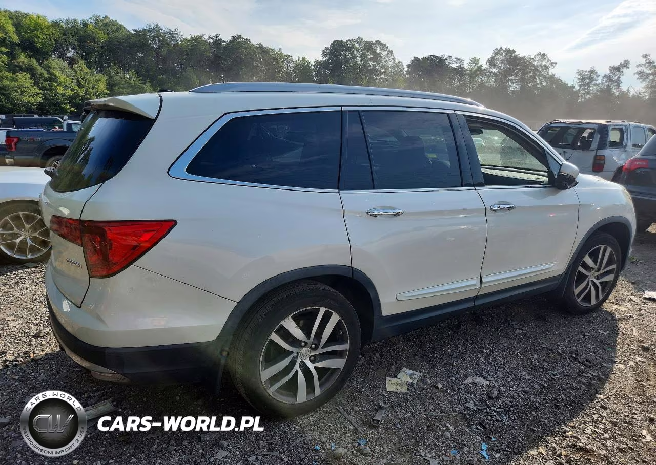 2016 Honda Pilot Touring VIN:5FNYF5H95GB016126 - 3