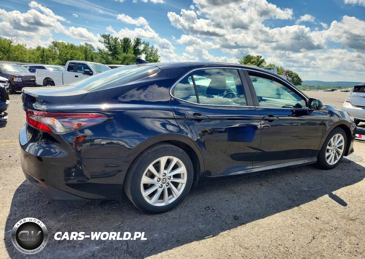 2021 Toyota Camry Le VIN:4T1C11AK4MU562204 - 3