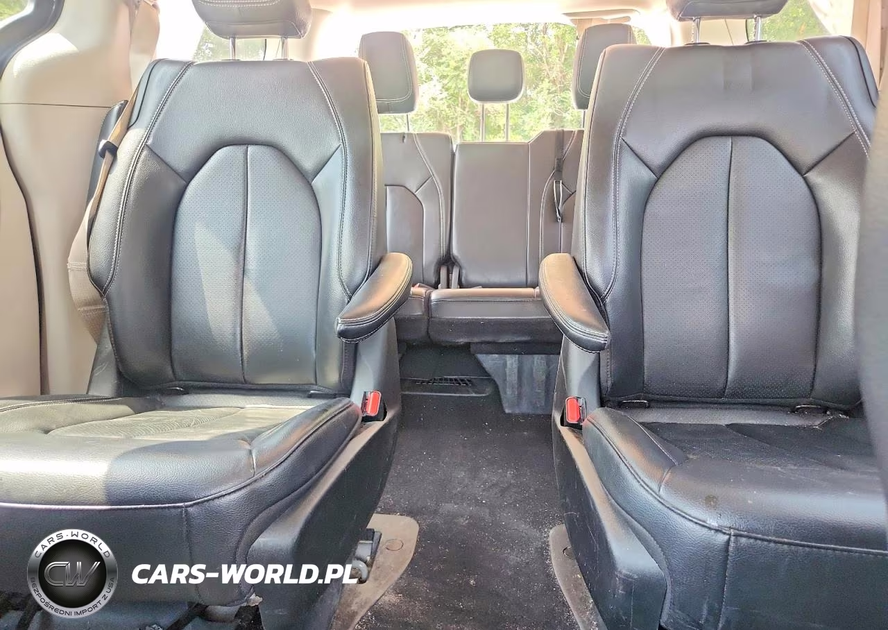 2022 Chrysler Pacifica Hybrid Touring L VIN:2C4RC1L75NR164113 - 10