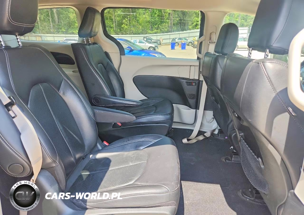 2022 Chrysler Pacifica Hybrid Touring L VIN:2C4RC1L75NR164113 - 11