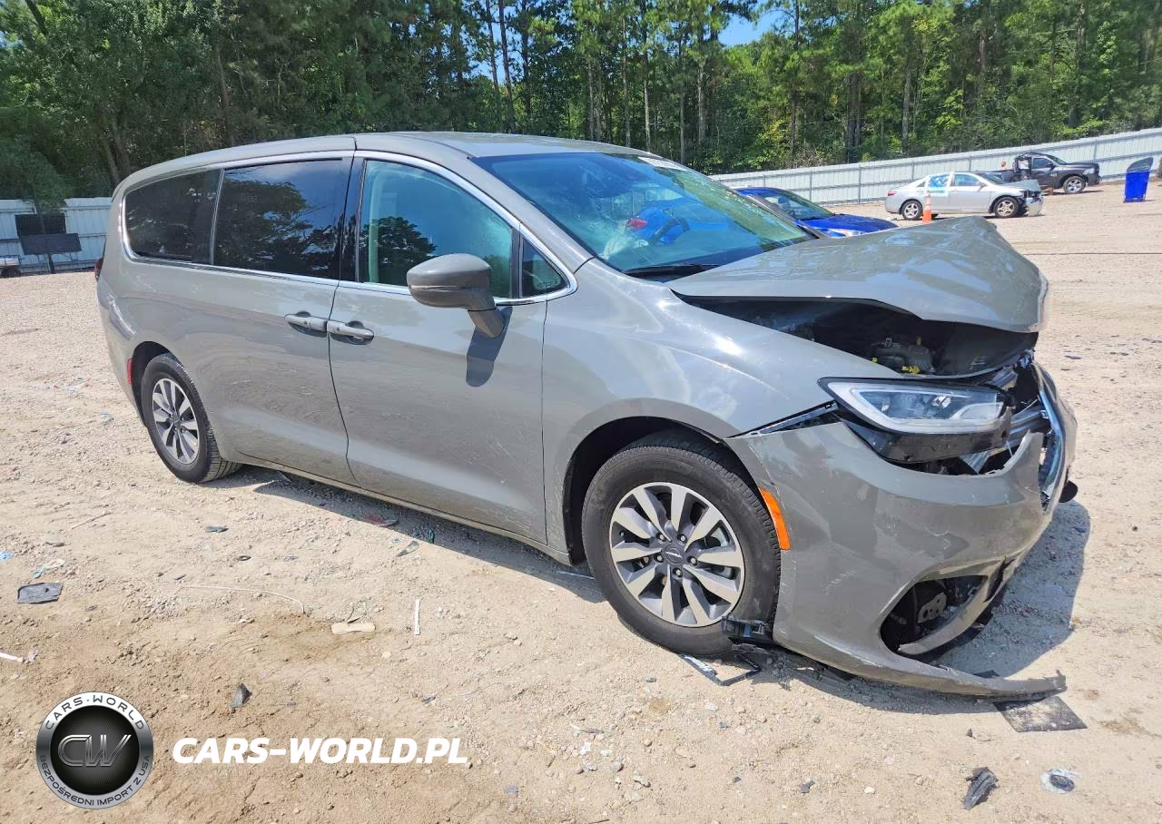 2022 Chrysler Pacifica Hybrid Touring L VIN:2C4RC1L75NR164113 - 4
