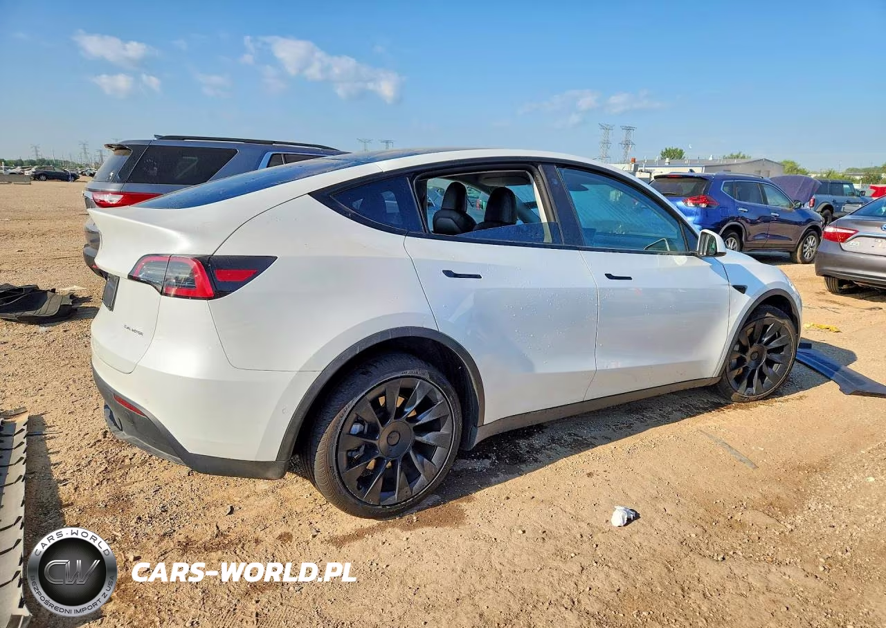 2022 Tesla Model Y VIN:7SAYGDEE4NA018570 - 3