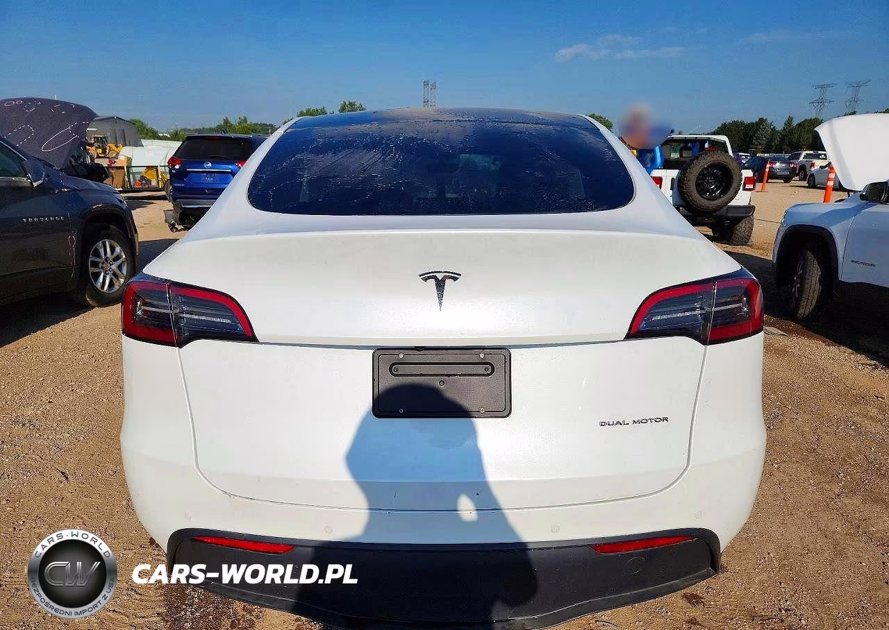 2022 Tesla Model Y VIN:7SAYGDEE4NA018570 - 6