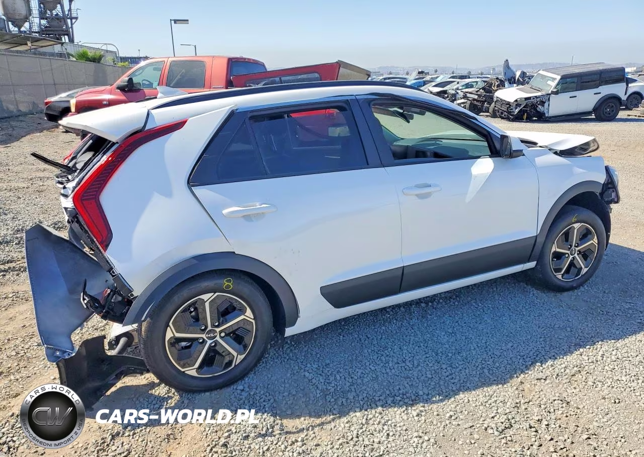 2026 Kia Niro Lx VIN:KNDCP3LE9T5378701 - 3