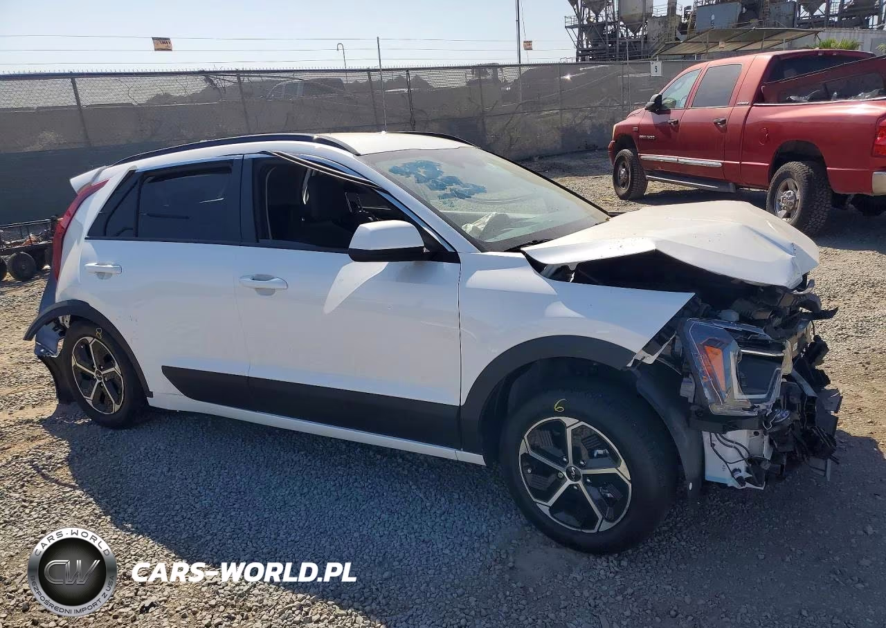 2026 Kia Niro Lx VIN:KNDCP3LE9T5378701 - 4