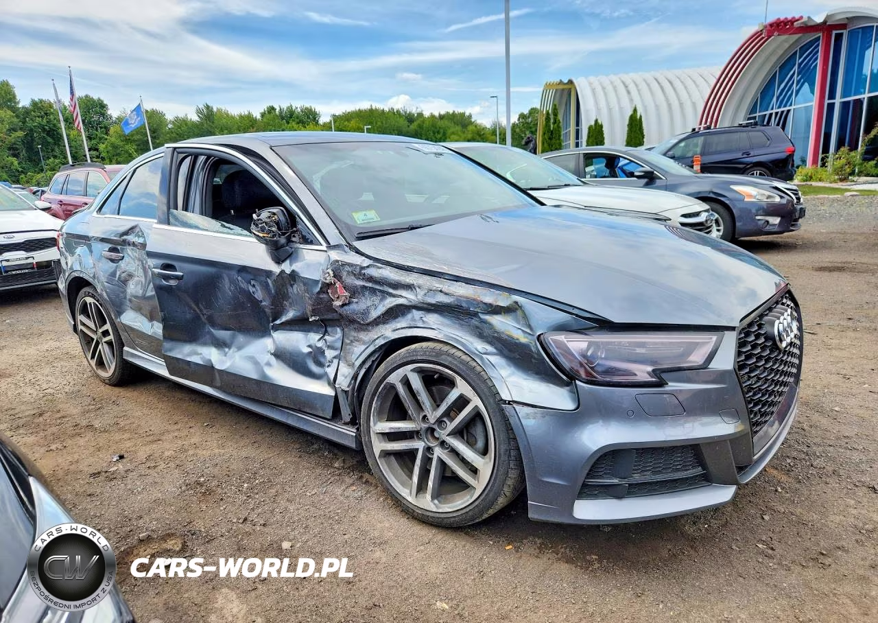 2018 Audi A3 Premium Plus VIN:WAUJ8GFF6J1022272 - 4
