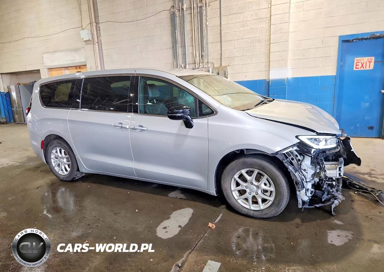 2026 Chrysler Pacifica Select VIN:2C4RC1BG7TR193594 - 4
