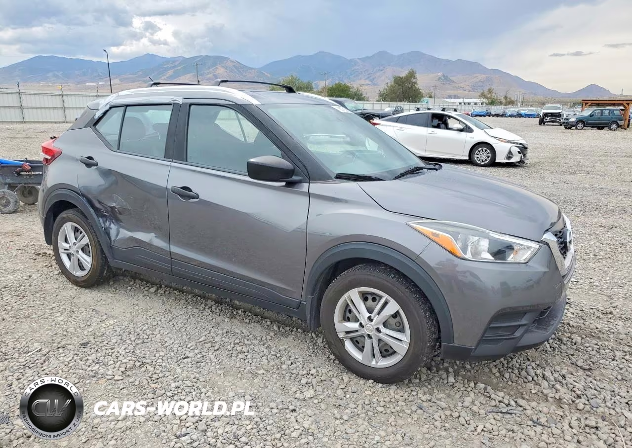 2019 Nissan Kicks S VIN:3N1CP5CU1KL482443 - 4