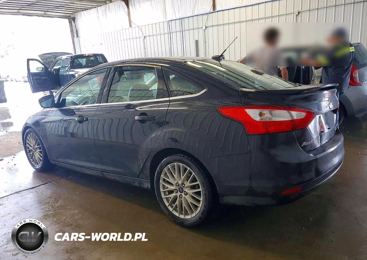 2014 Ford Focus Titanium VIN:1FADP3J23EL275789 - 2