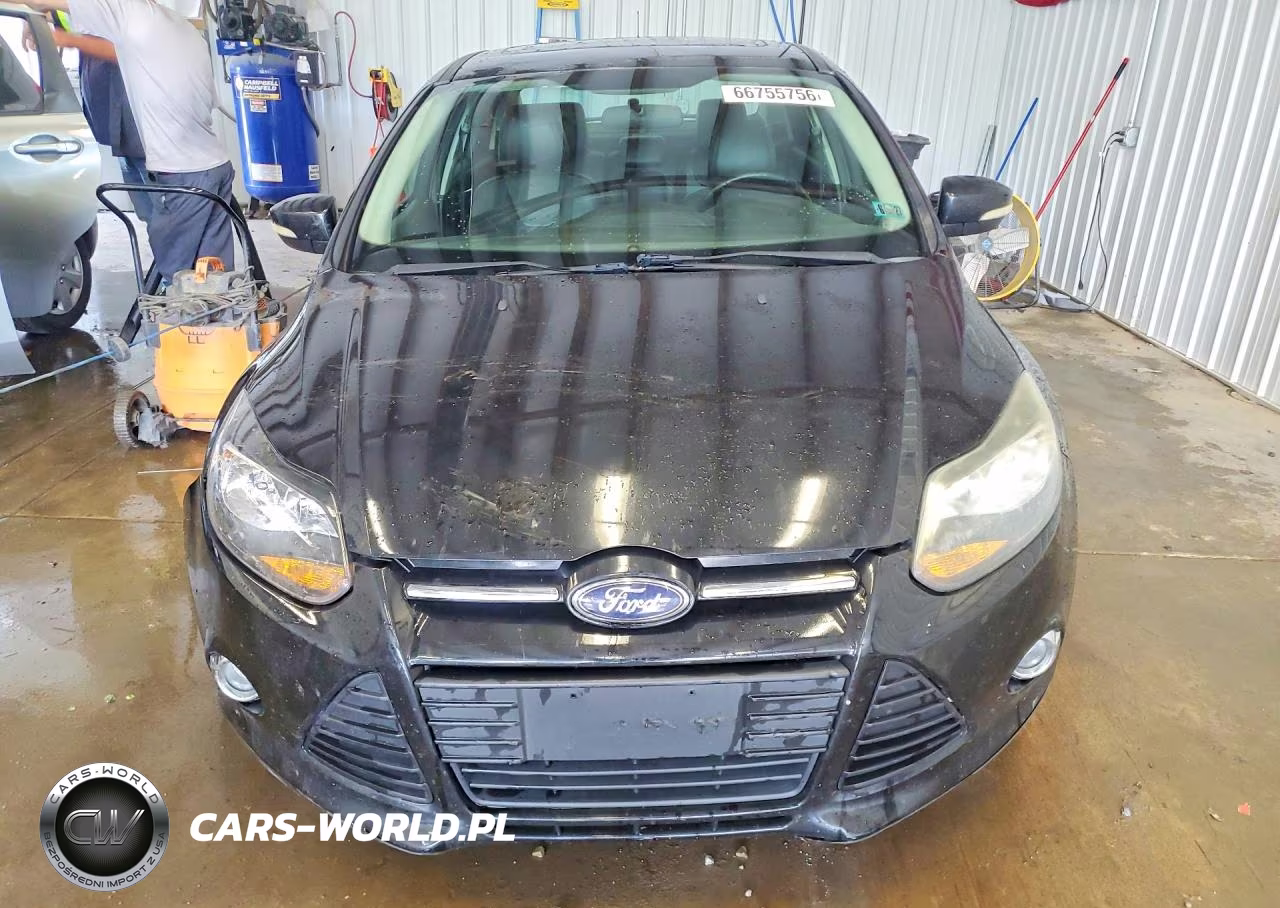 2014 Ford Focus Titanium VIN:1FADP3J23EL275789 - 5