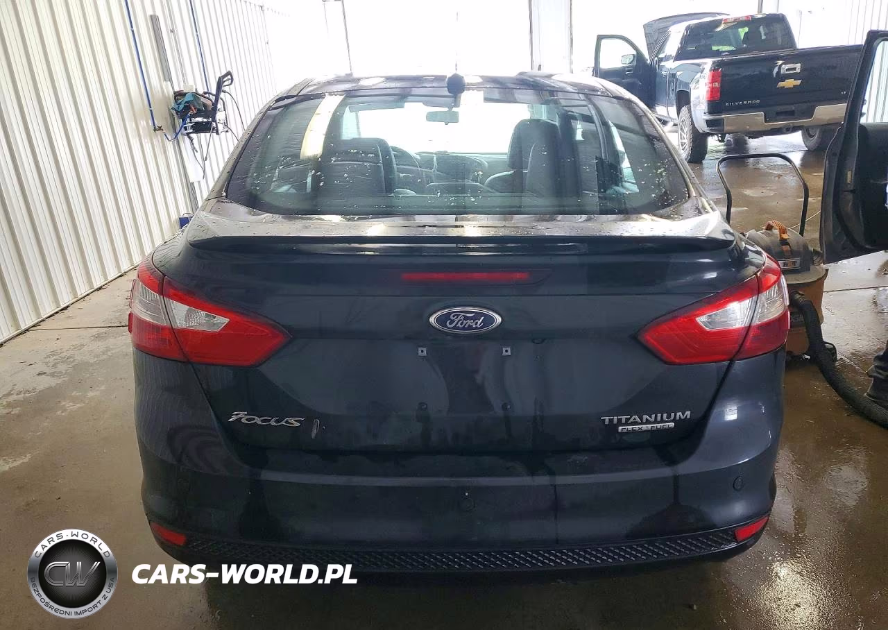2014 Ford Focus Titanium VIN:1FADP3J23EL275789 - 6