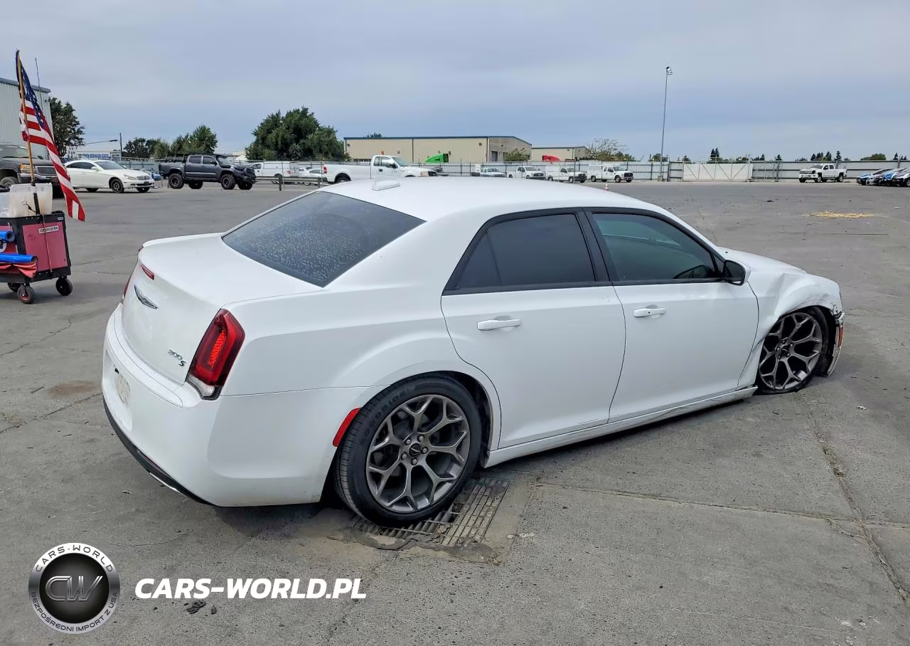 2018 Chrysler 300 S VIN:2C3CCABGXJH254840 - 3