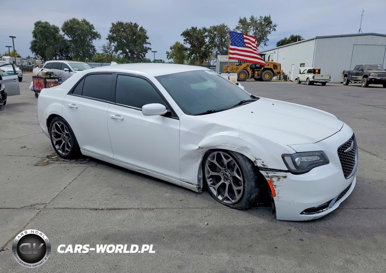 2018 Chrysler 300 S VIN:2C3CCABGXJH254840 - 4