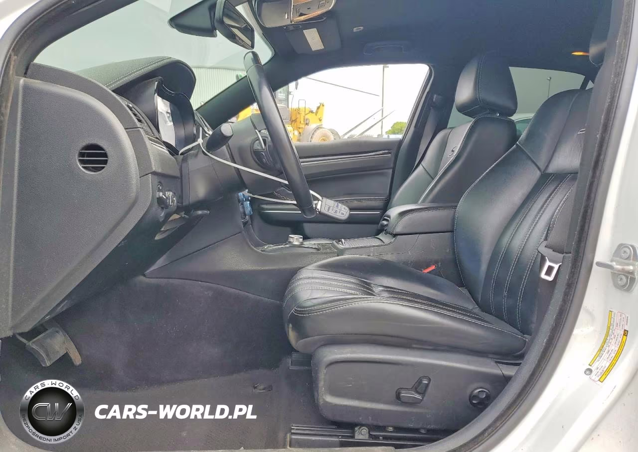 2018 Chrysler 300 S VIN:2C3CCABGXJH254840 - 7