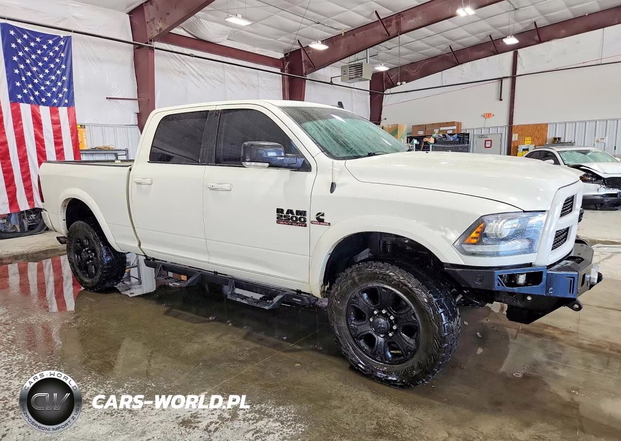 2016 Ram 2500 Laramie VIN:3C6UR5FL1GG252424 - 4