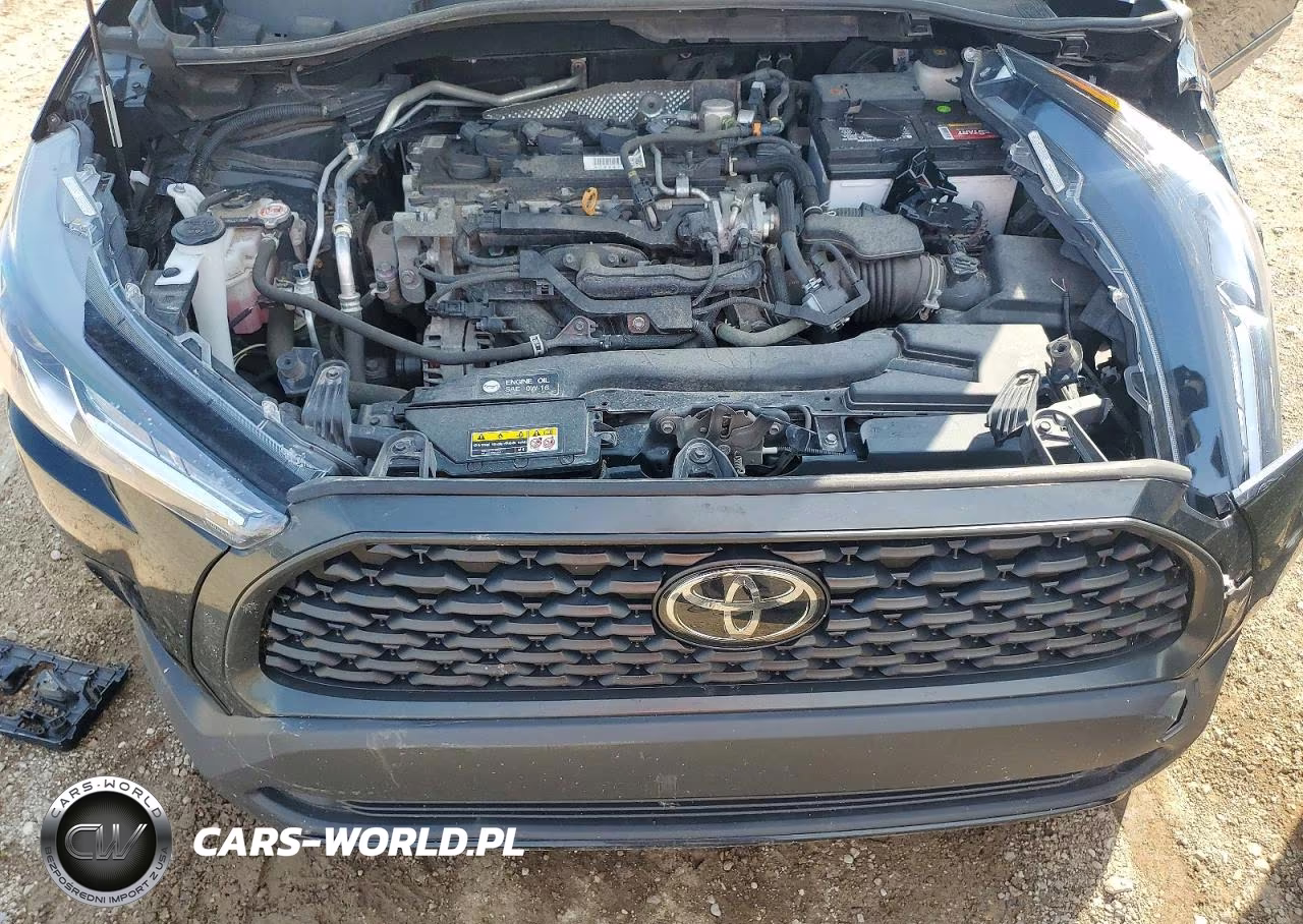 2022 Toyota Corolla Cross Le VIN:7MUCAABG2NV002899 - 12