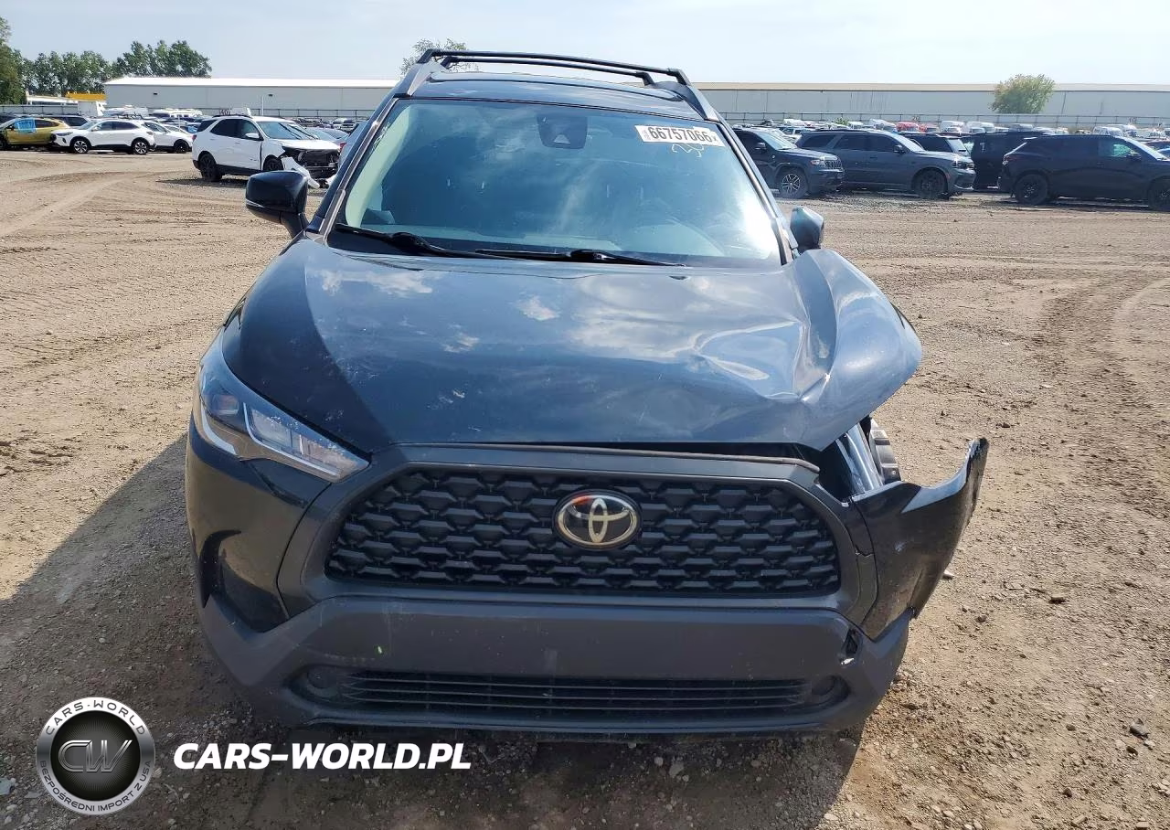 2022 Toyota Corolla Cross Le VIN:7MUCAABG2NV002899 - 5