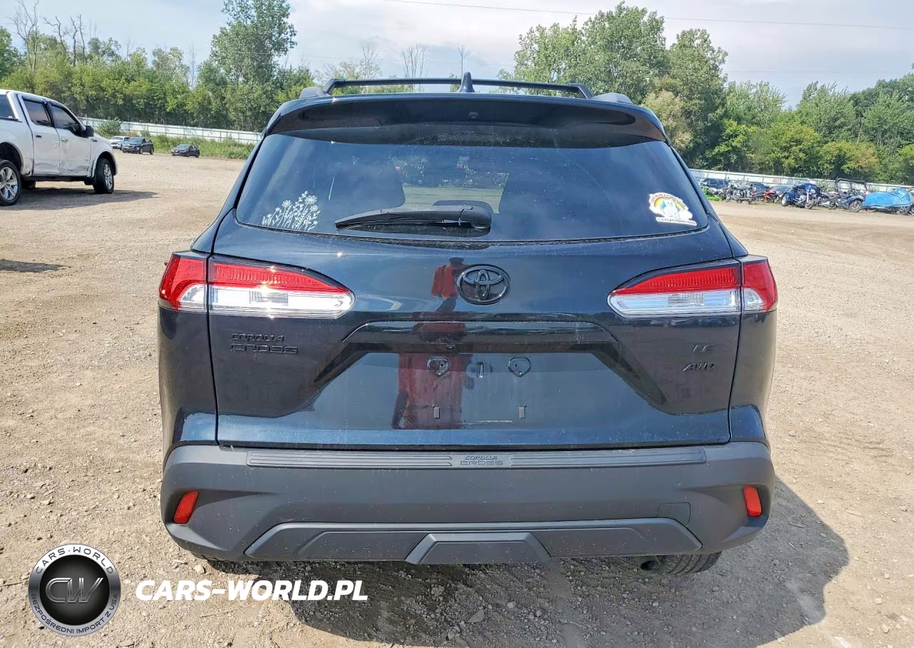 2022 Toyota Corolla Cross Le VIN:7MUCAABG2NV002899 - 6
