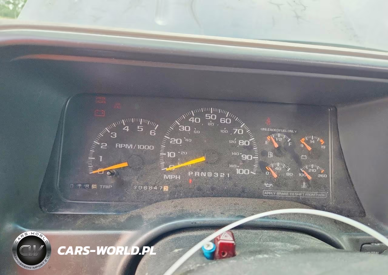 1999 Chevrolet Tahoe K1500 VIN:1GNEK13R9XJ322714 - 9