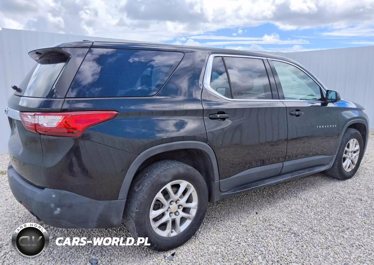 2018 Chevrolet Traverse Ls VIN:1GNERFKW2JJ260029 - 3