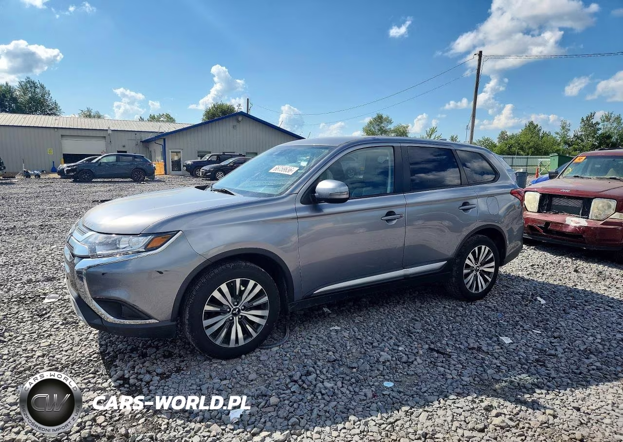 2020 Mitsubishi Outlander Se – zdjęcie 1 z 12