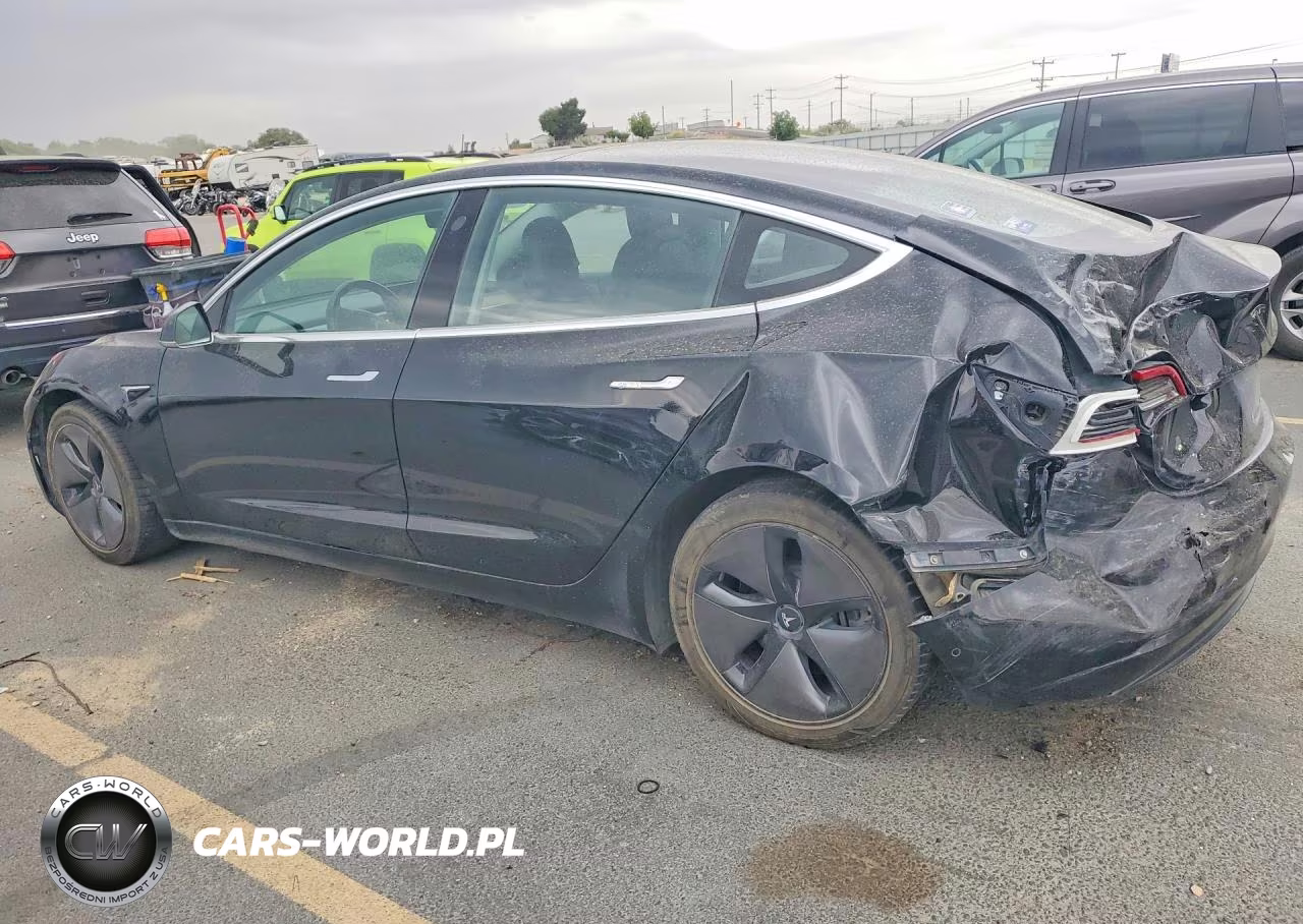 2018 Tesla Model 3 VIN:5YJ3E1EB7JF118709 - 2