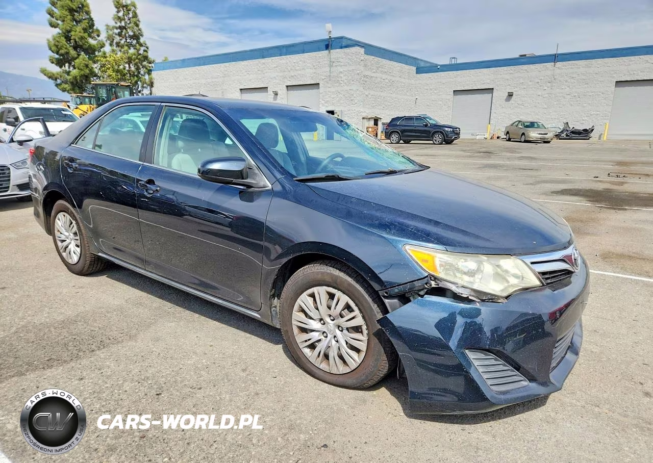 2014 Toyota Camry Le VIN:4T4BF1FKXER390581 - 4