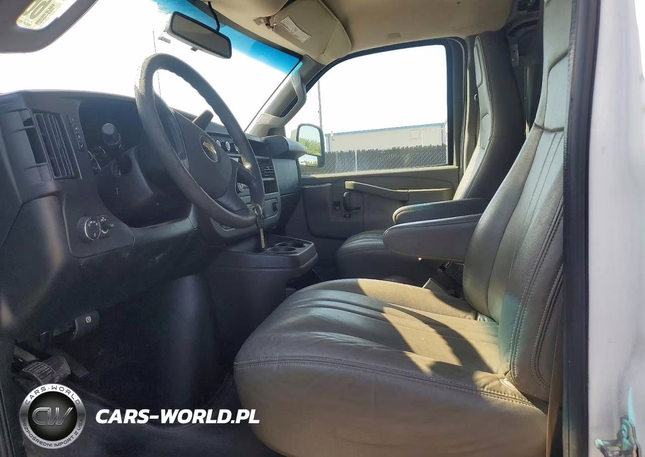 2019 Chevrolet Express G2500 VIN:1GCWGAFP5K1221834 - 7