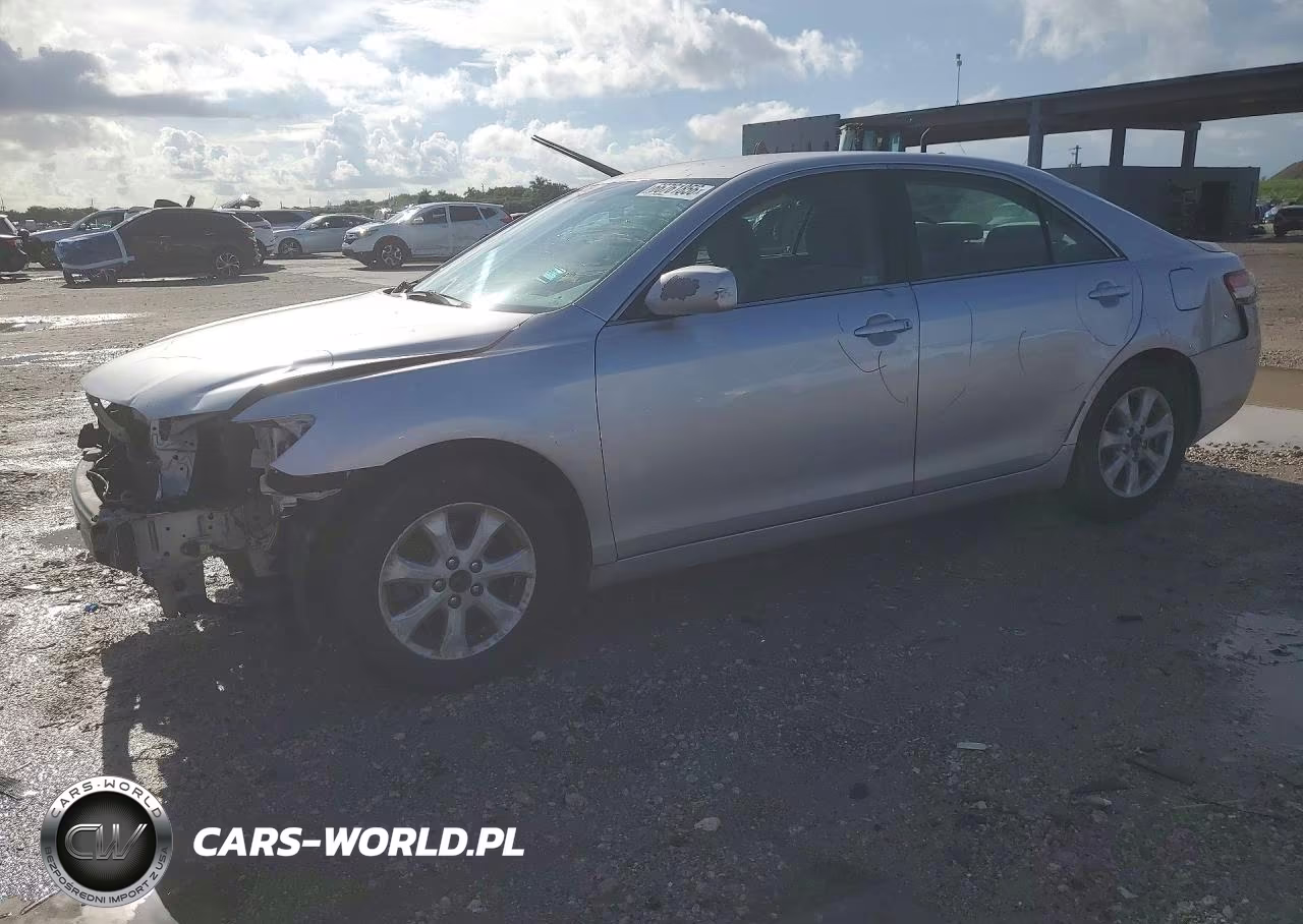 2011 Toyota Camry Le – zdjęcie 1 z 13