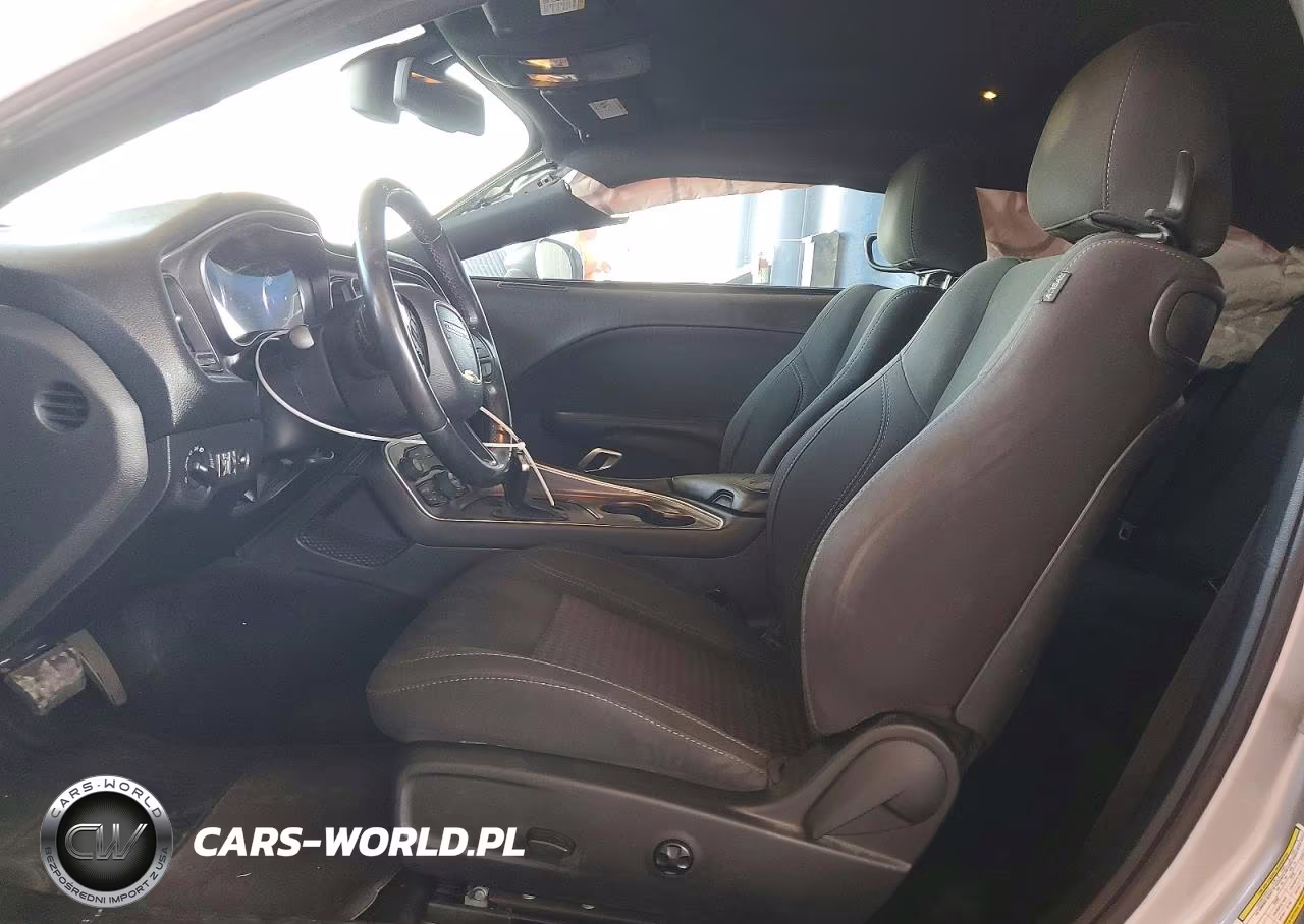 2018 Dodge Challenger Sxt VIN:2C3CDZAG3JH242557 - 7