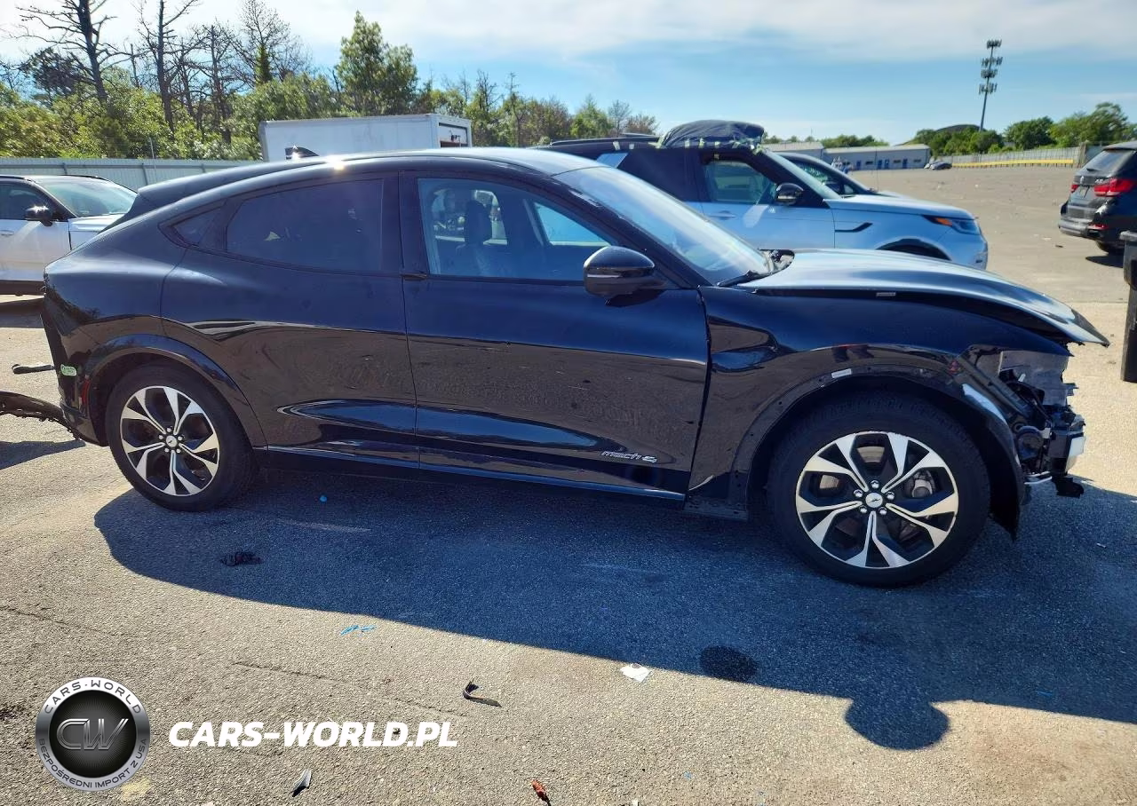 2021 Ford Mustang Mach-E Premium VIN:3FMTK3SS0MMA23543 - 4