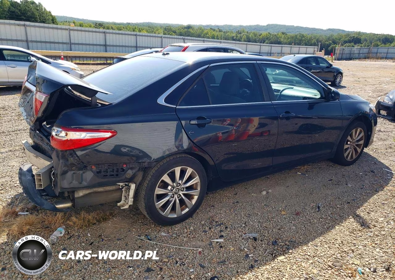 2015 Toyota Camry Xle VIN:4T4BF1FKXFR499303 - 3