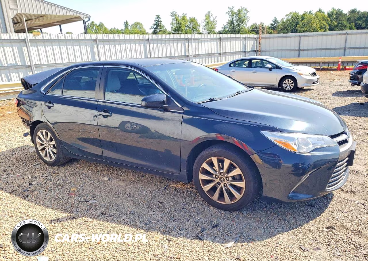 2015 Toyota Camry Xle VIN:4T4BF1FKXFR499303 - 4