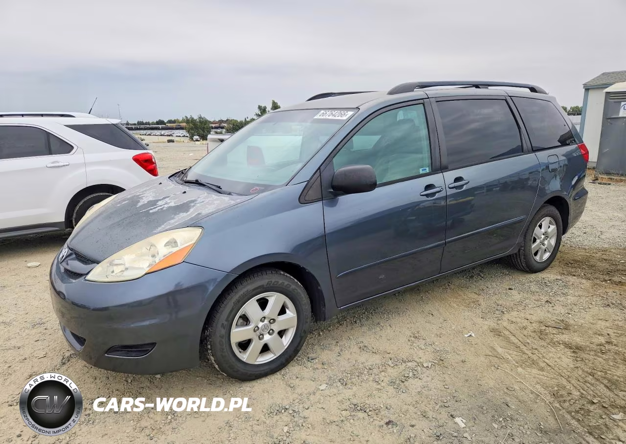 2010 Toyota Sienna Le 7-Passenger